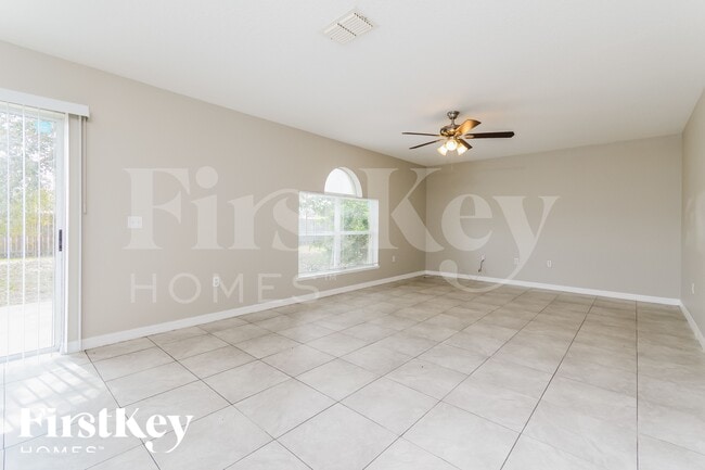 Foto del edificio - 235 Cranbrook Dr