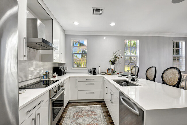 Building Photo - 536 S mallory Cir