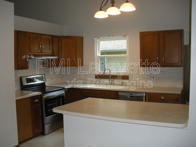 Building Photo - 210 Windy Hill Dr