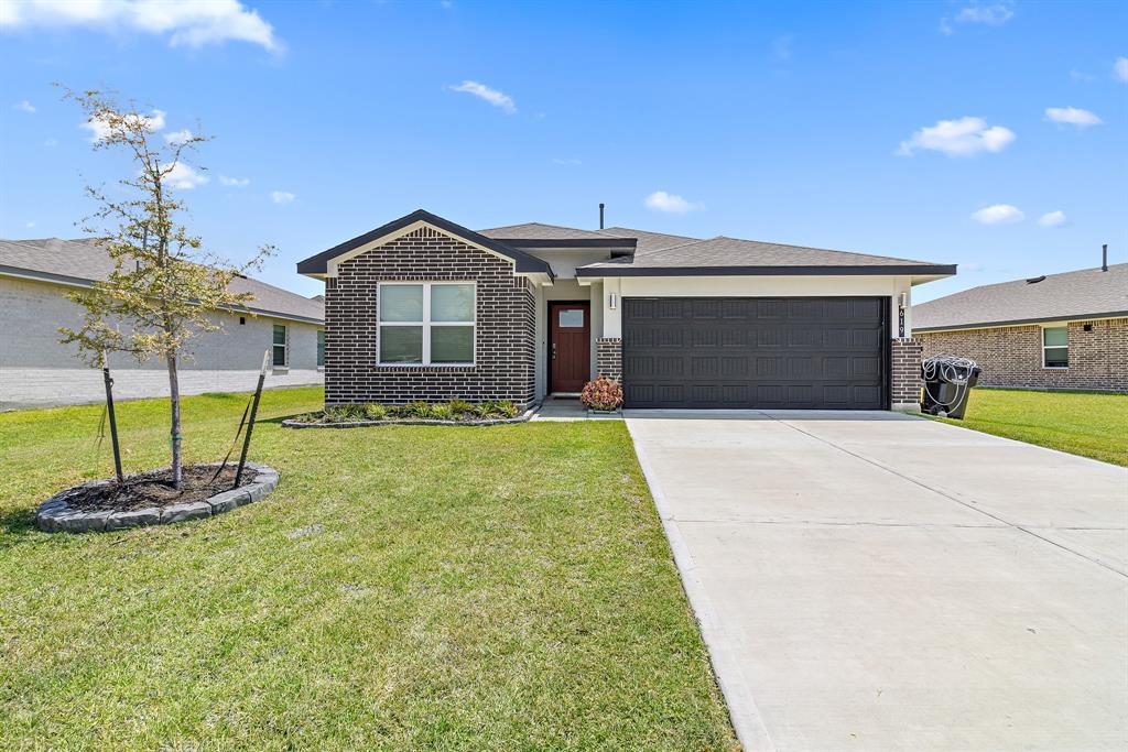 619 Thunder Cloud Dr, Mont Belvieu, TX 77523 House Rental in Mont