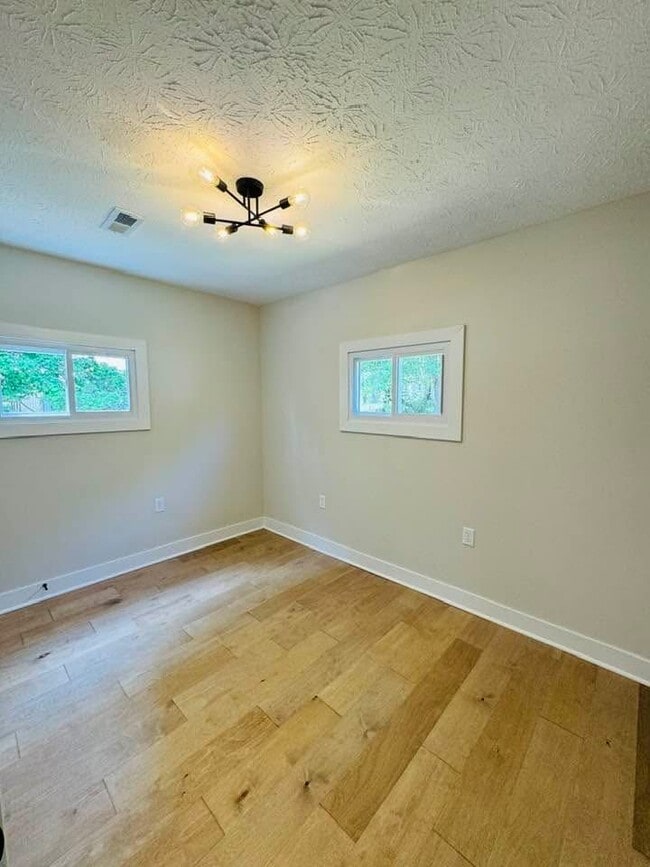 Building Photo - 306 Manley Ave