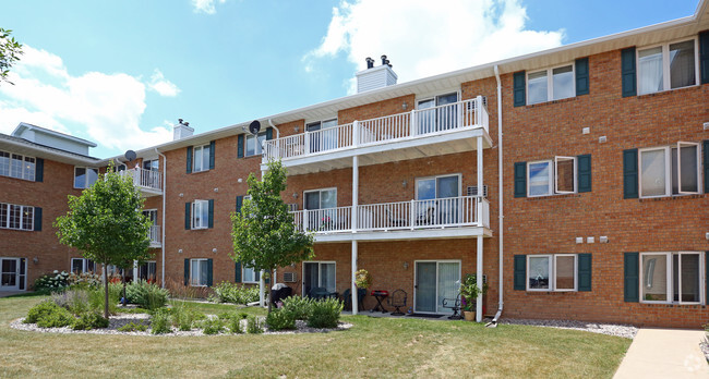 Building Photo - Colonial Court Apartments