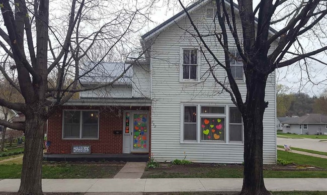Building Photo - 702 S 1st St