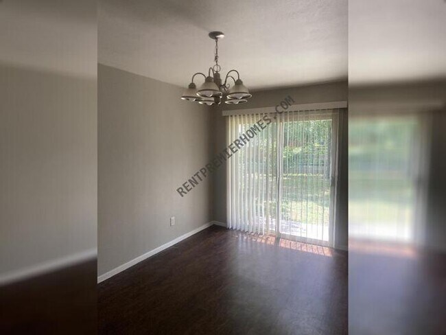Building Photo - 7924 Silverdale Dr
