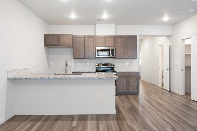 Building Photo - 552 N Quillan Ct
