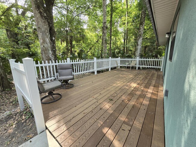 Foto del edificio - 217 S Tuck Point