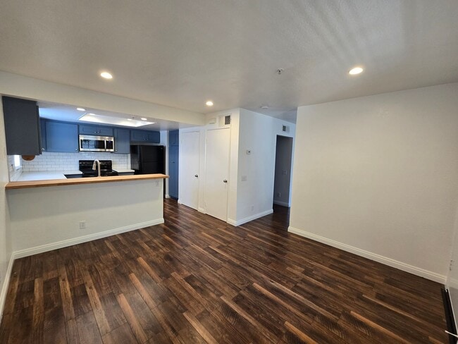 Upgraded 1 bed/ 1 bath Condo in East Orang... - Upgraded 1 bed/ 1 bath Condo in East Orang...