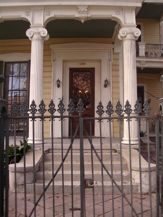 Foto del edificio - 1328 Jackson Ave