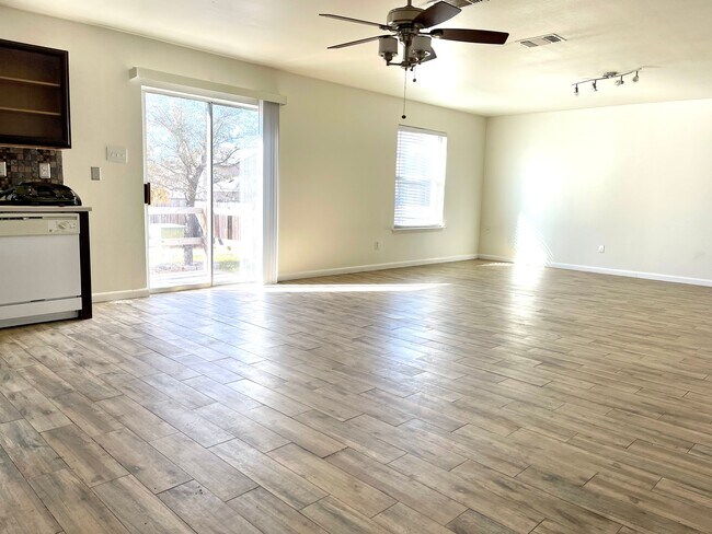 Building Photo - 8807 Shaenwest