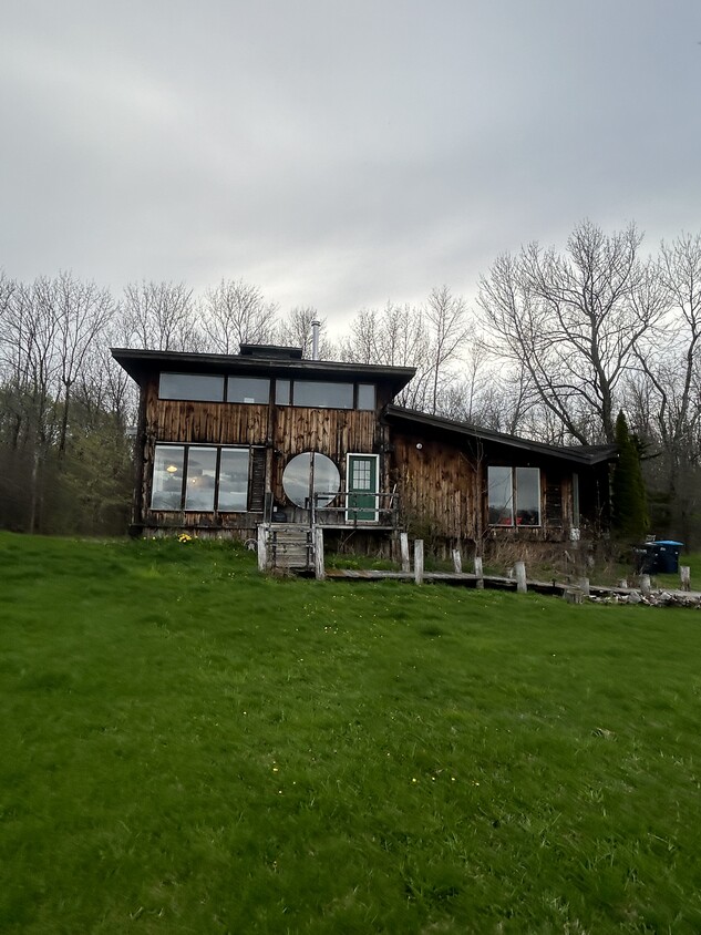 Foto principal - 39 Phelps Ln