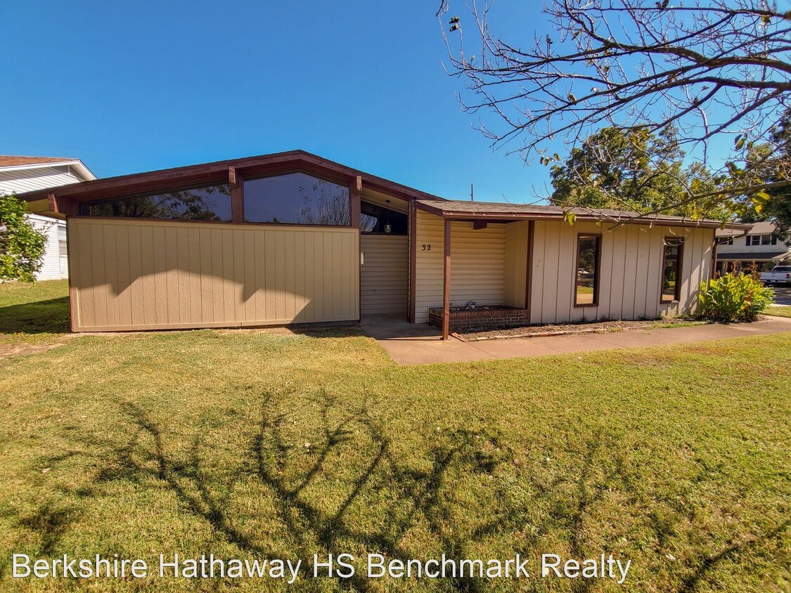 Primary Photo - 3 br, 1.5 bath House - 32 Cheyenne Drive