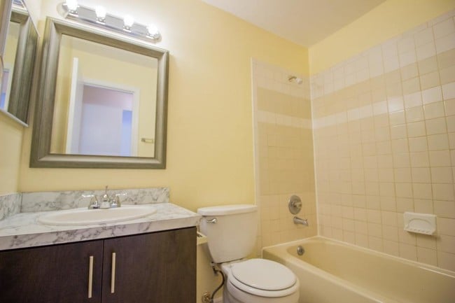Building Photo - 1008 S. HOAGLAND BLVD KISSIMMEE FL 34741