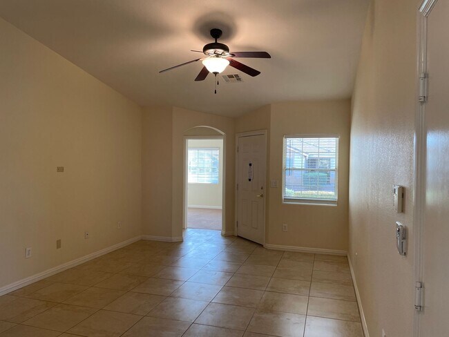 Foto del edificio - 4820 Palm Tree Ct