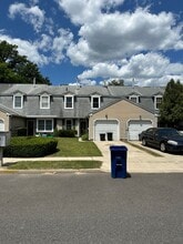 Building Photo - 41 River Bank Dr