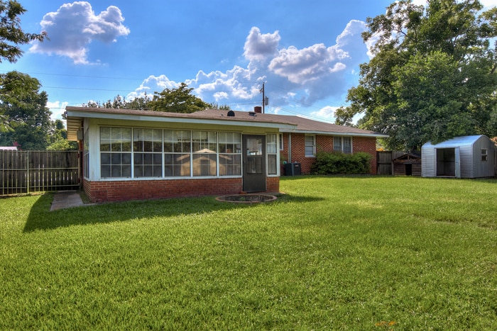Building Photo - 4406 Traylor St