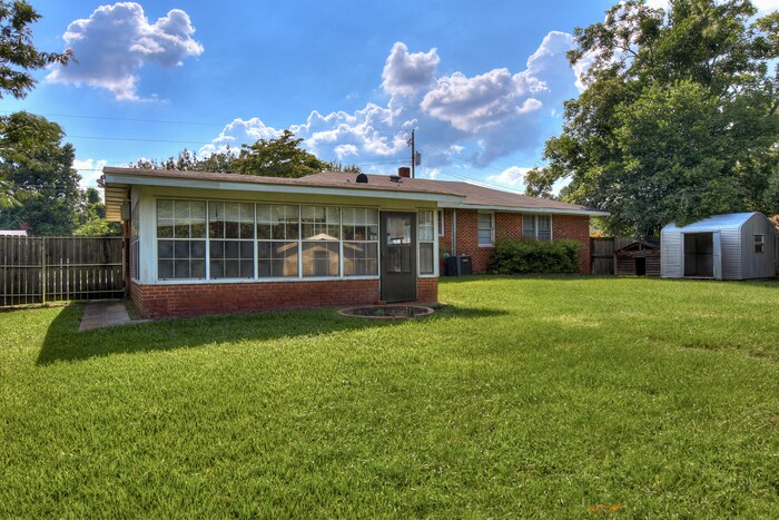 Foto del edificio - 4406 Traylor St