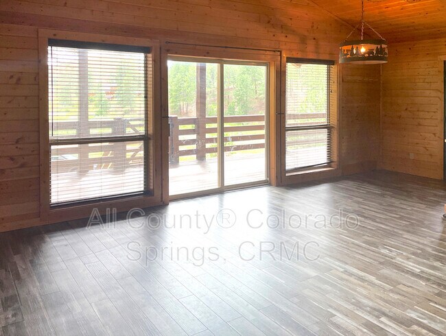 Foto del edificio - 14515 Columbine Cir