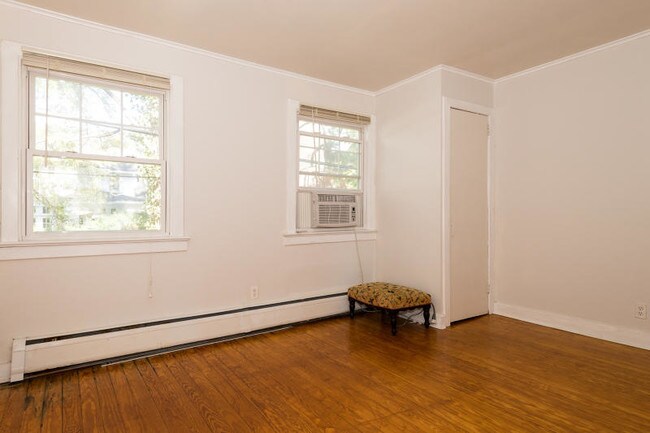 Building Photo - 525 Belleville Ave