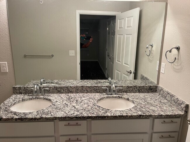 Foto del edificio - 15165 E 16th Pl