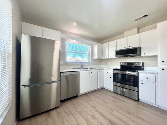 Building Photo - Raven at Monterey