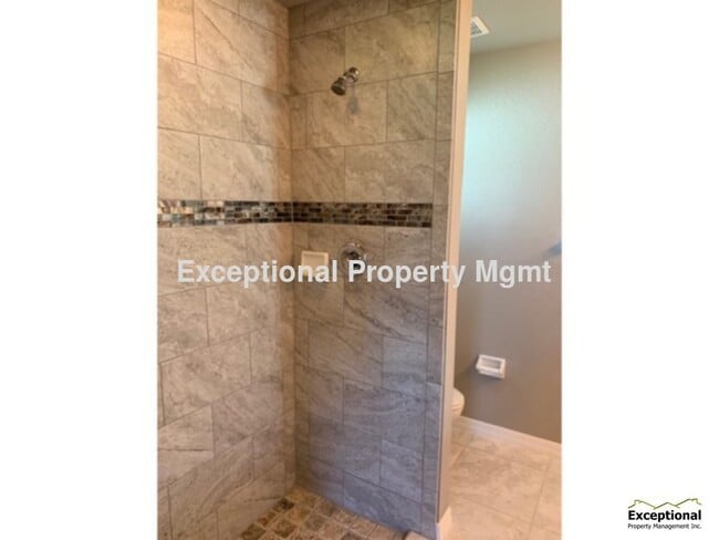 Foto del edificio - Available Now! Newer 4 Bedroom Home SE Cape!