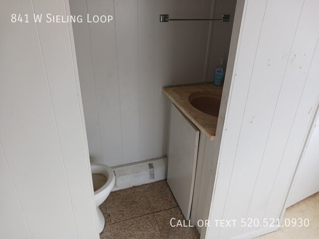Building Photo - 841 W Sieling Loop