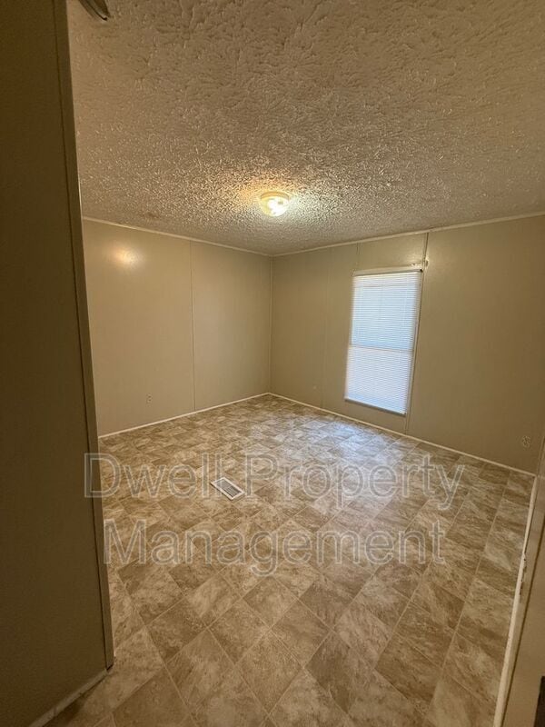 Building Photo - 353 Barnhart Dr