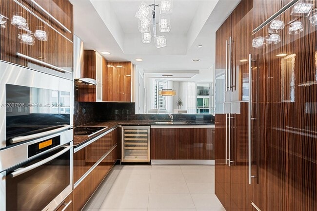 Building Photo - 2711 S Ocean Dr