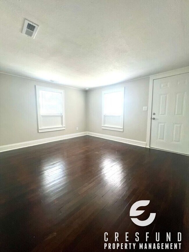 Foto del edificio - Bright and Cozy Cottage Style 2 Bedroom 1 Bath! Right off Ramsey Street