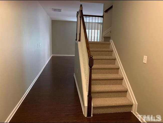 Main Door Entrance and 2nd Floor access - 432 Chanson Dr