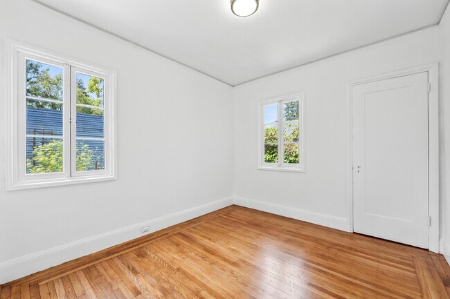 Foto del edificio - 1697 Hopkins St