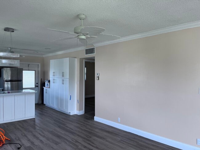 Foto del edificio - 251 S Golf Blvd