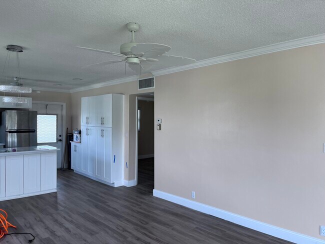 Building Photo - 251 S Golf Blvd