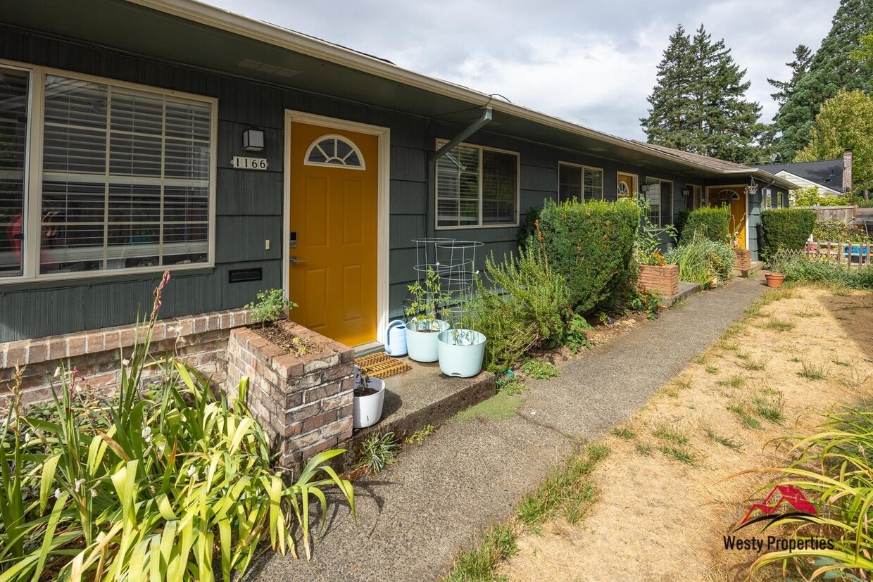 Primary Photo - 1167-1167 NE 72nd Ave.