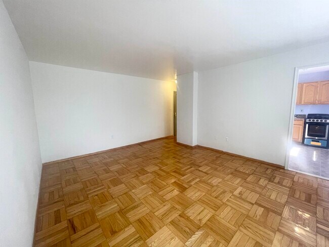 Foto del edificio - 6515 Boulevard E