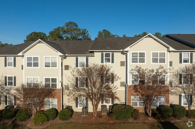 Building Photo - Lakeside Gardens