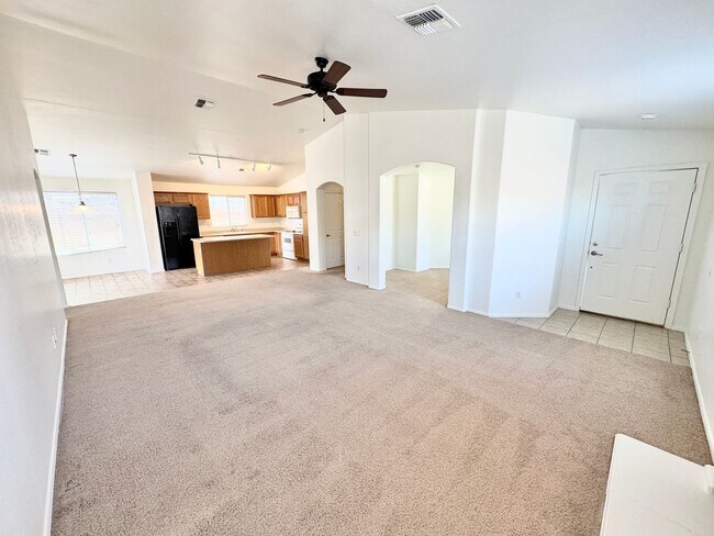 Foto del edificio - Single Level 3 Bedroom + office/Den Home I...