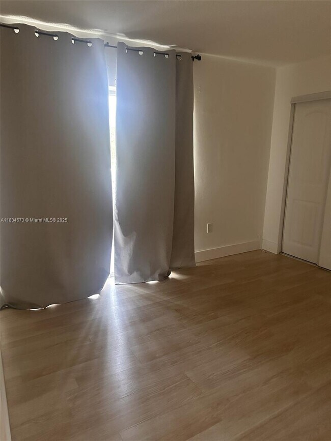 Foto del edificio - 2498 SW 17th Ave