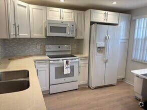 Building Photo - 2303 Lucaya Ln