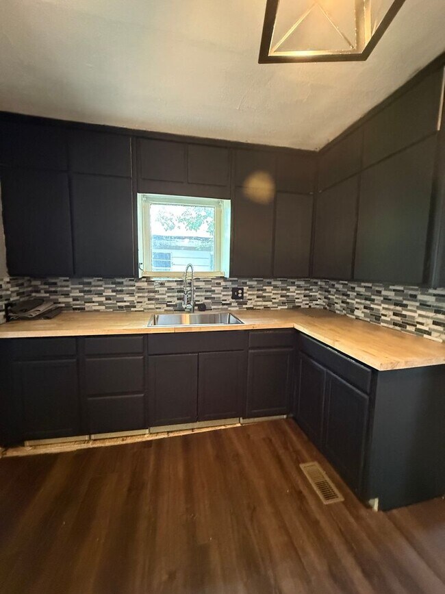 Foto del edificio - $900 move in special!