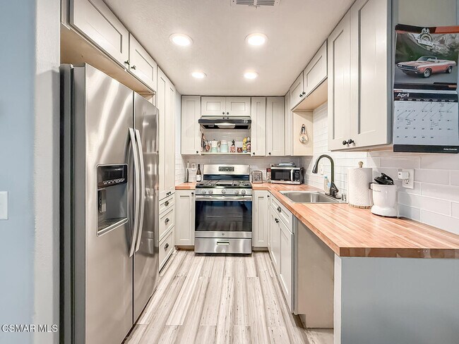 Foto del edificio - 1346 E Hillcrest Dr