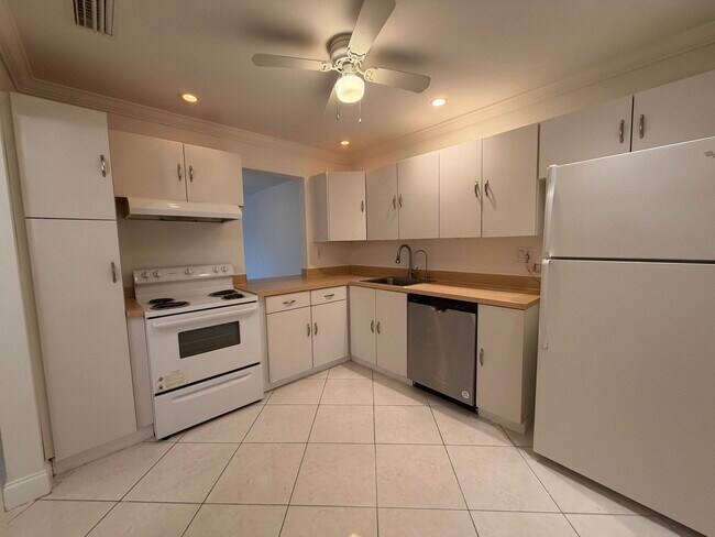 Building Photo - 8141 SW 24th Ct