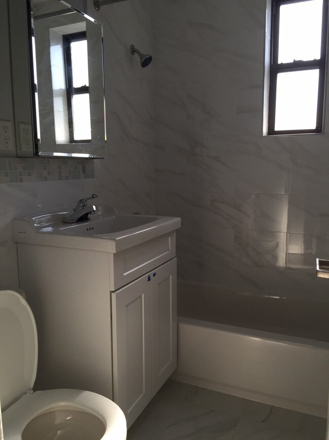 Foto del edificio - 2862 Hylan Blvd