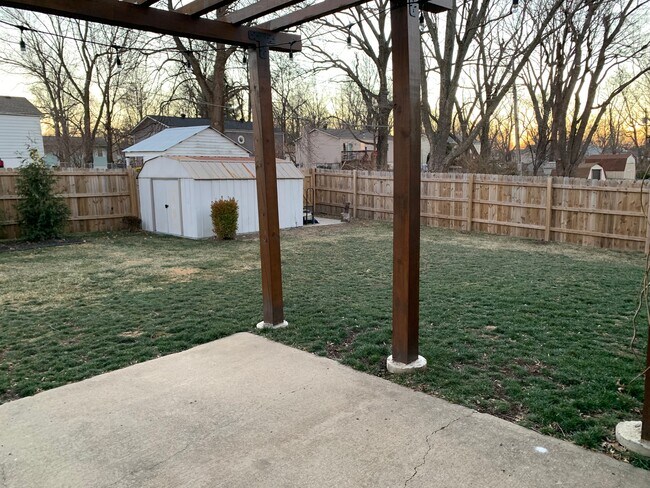 Building Photo - 1113 NE Noeleen Ct