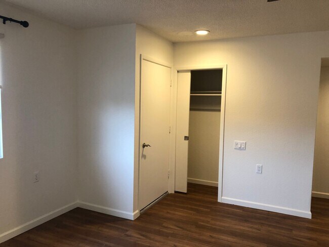 Foto del edificio - Check out this perfect updated gem, long t...