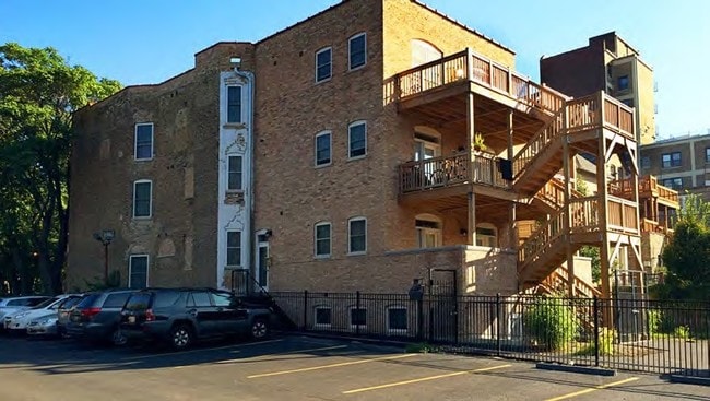 Building Photo - 647 W Deming Pl