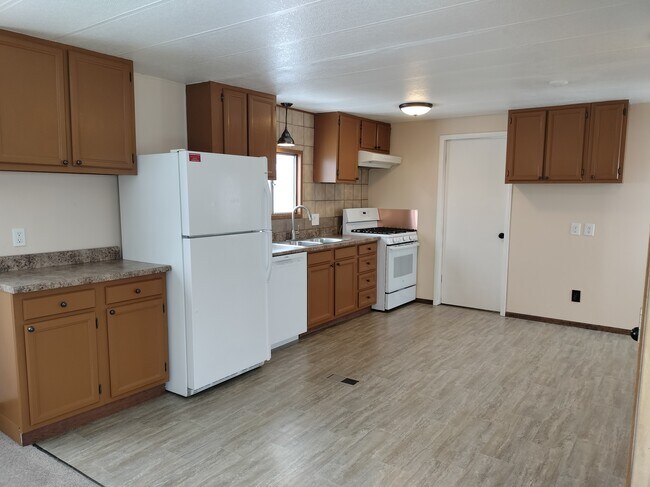 Building Photo - 193 Countryside Cir