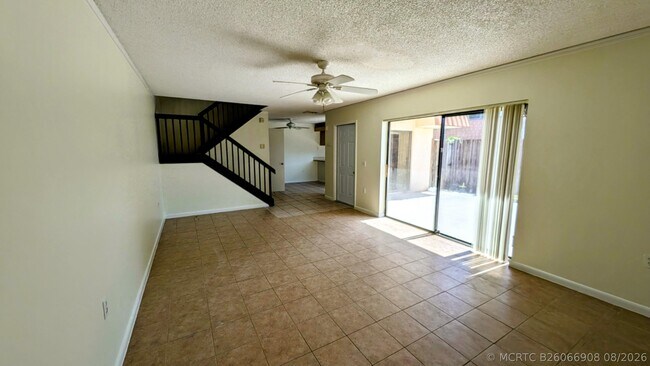 Foto del edificio - 555 Green Springs Pl