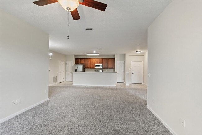 Building Photo - Highly Sought Wolf Creek Condominium