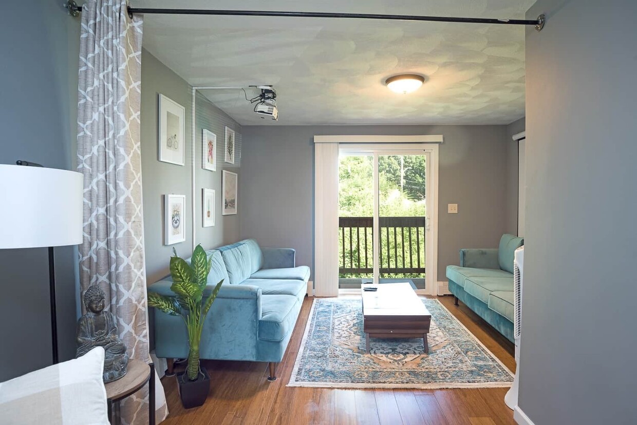 Living area - can come furnished or not - 422 Smithfield Ave